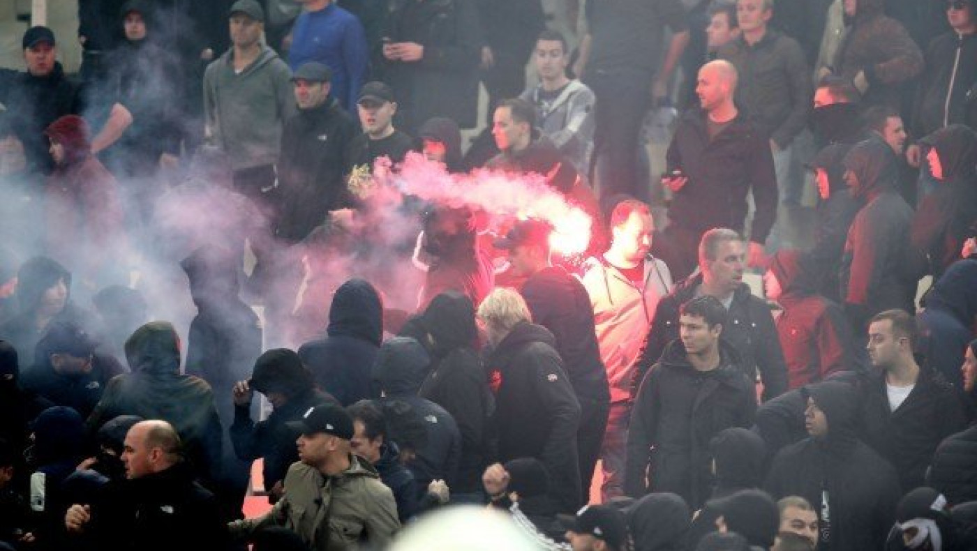 ΝΤΟΚΟΥΜΕΝΤΟ: Οι φονικές επιθέσεις με μολότοφ και φωτοβολίδες στο ΟΑΚΑ