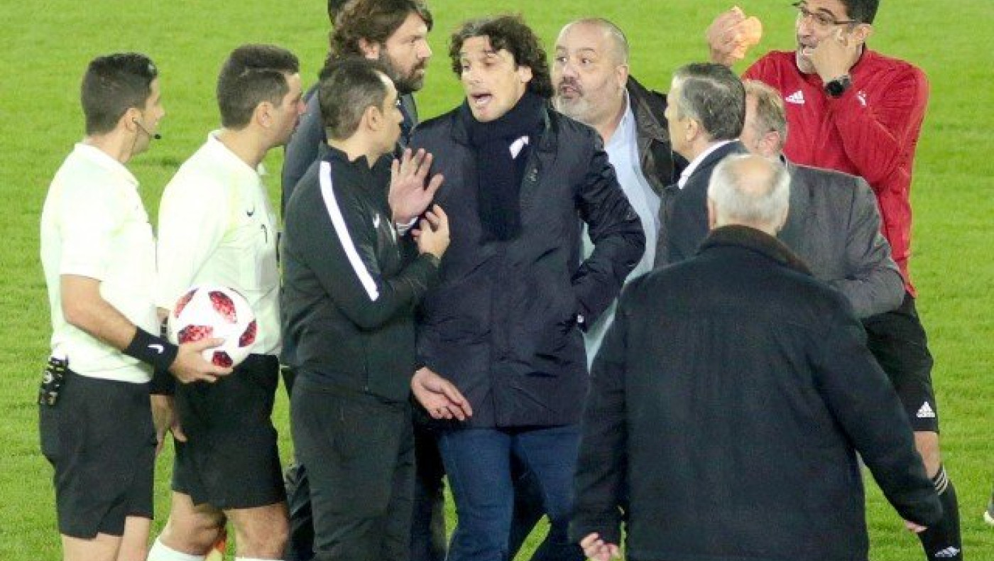 Προσοχή:               Το χοντρό κόλπο  για τον τίτλο τώρα αρχίζει…