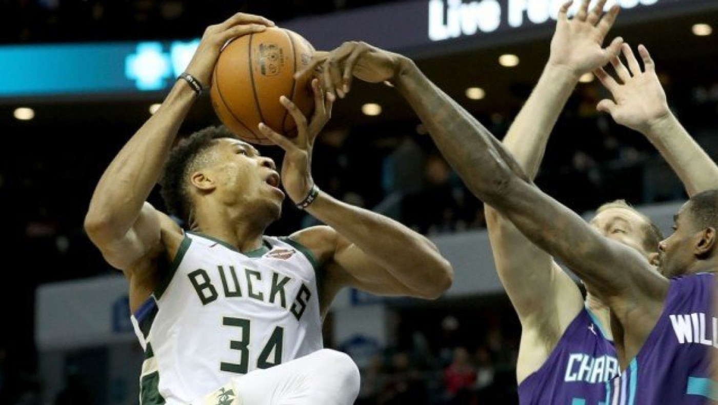 Η ανατροπή έμεινε στη μέση για τους Μπακς      (vids)