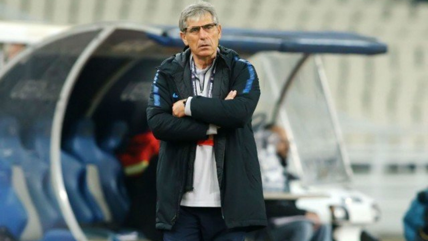 Της κακομοίρας: Αγγελε…ο Θεός             δεν παίζει μπάλα