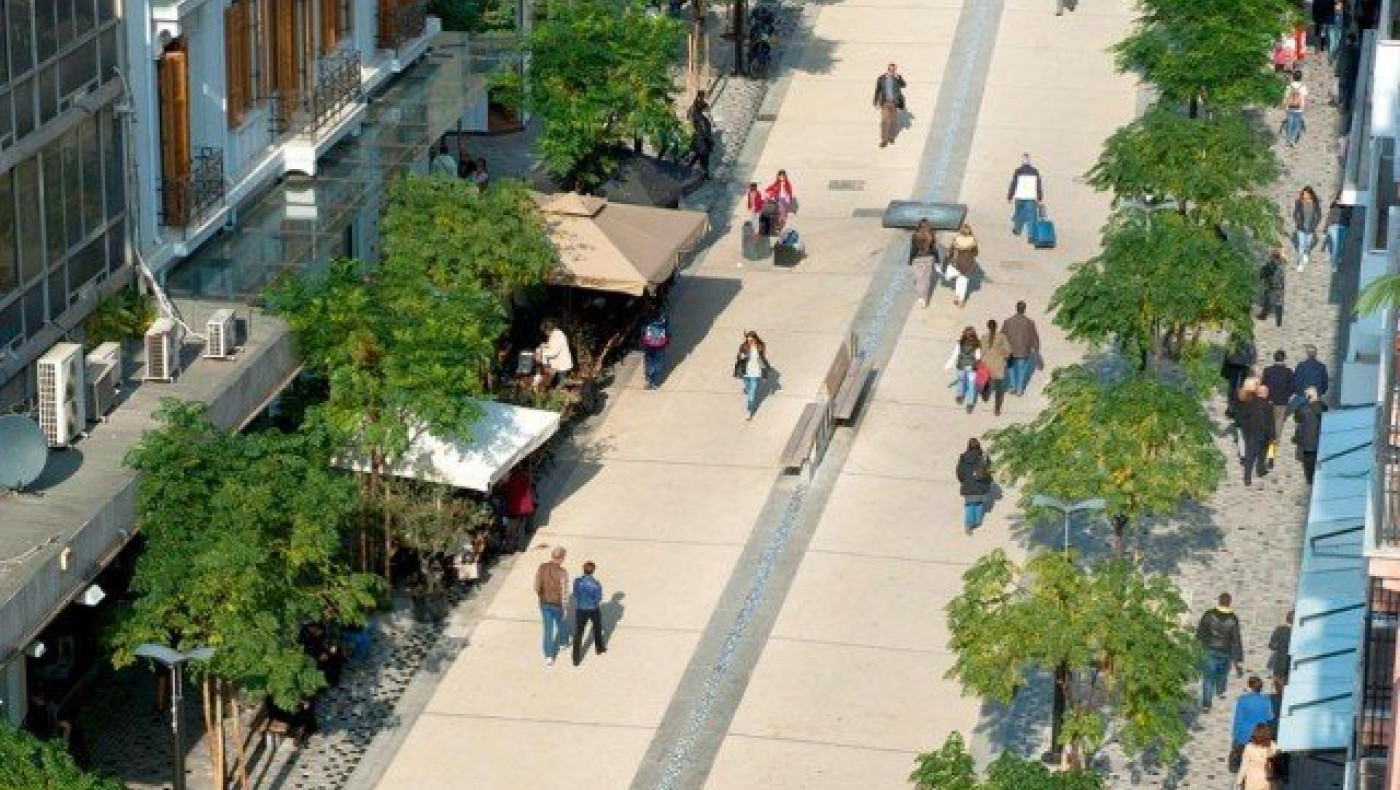 Λύση για τα τραπεζοκαθίσματα στους πεζοδρόμους Αγ.Θεοδώρας - Γ.Σταύρου