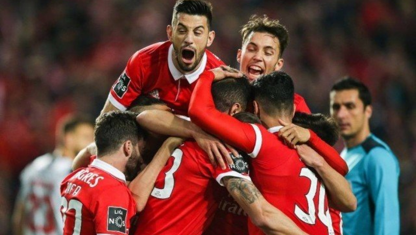 Real Player:  Δεν παίζουν                             μπάλα οι φανέλες