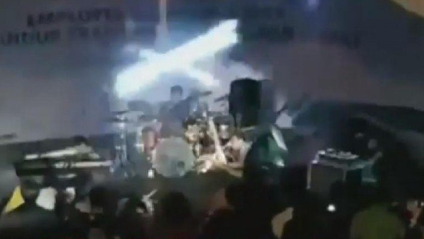 Βίντεο-ΣΟΚ: Το τσουνάμι σαρώνει συναυλία στην Ινδονησία