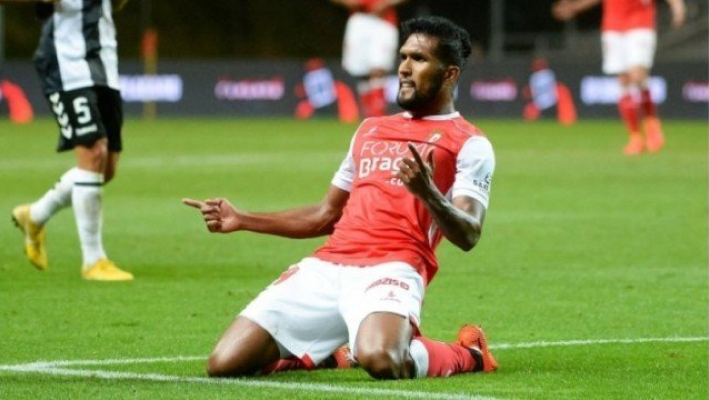 LIRA 100: Η Μπράγκα                              φέτος δεν αστειεύεται