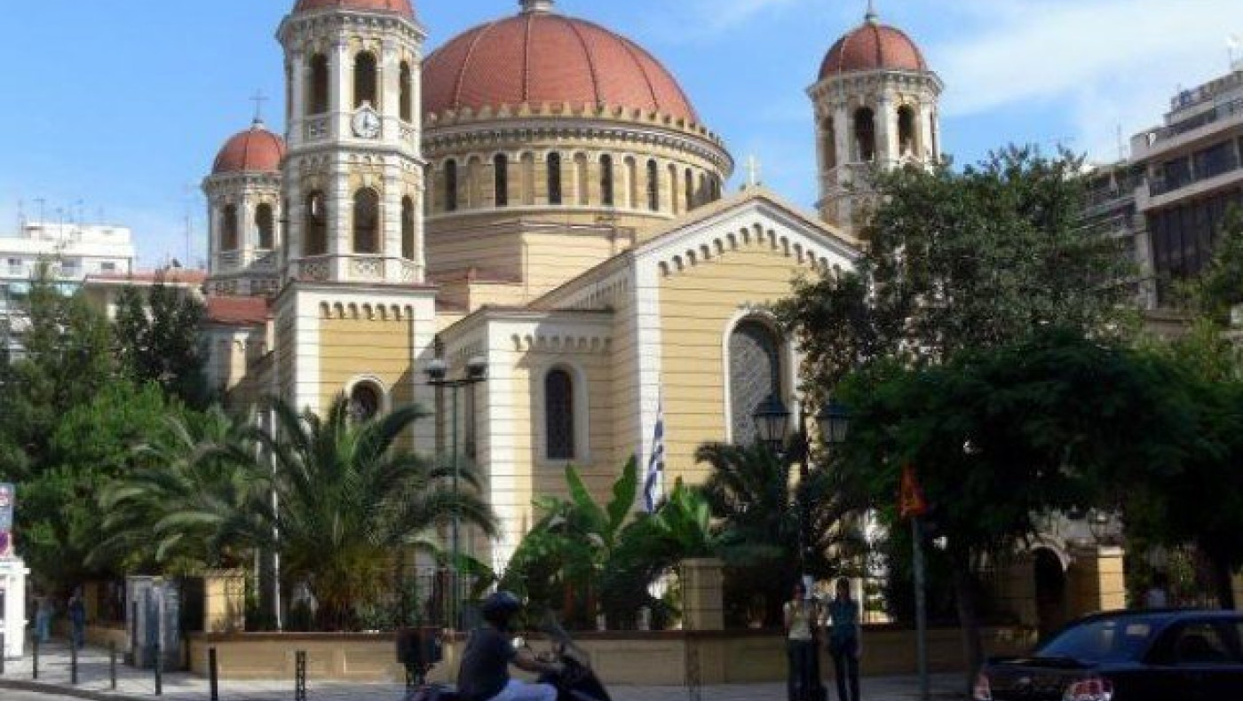 Θεσσαλονίκη:     Παρέμβαση αναρχικών στη Μητρόπολη (ΦΩΤΟ)