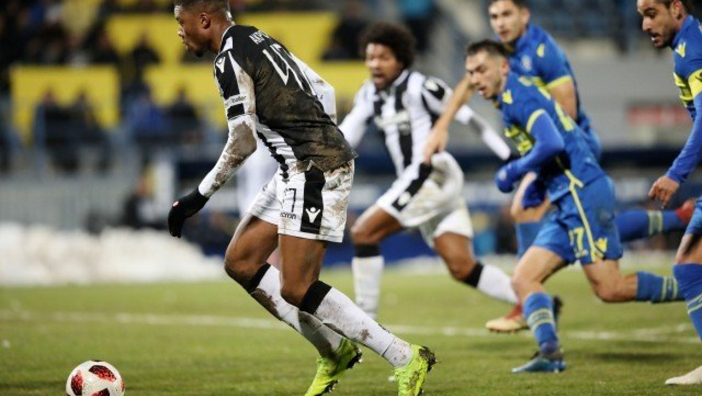 Παίζει         σε                       πολλά ταμπλό