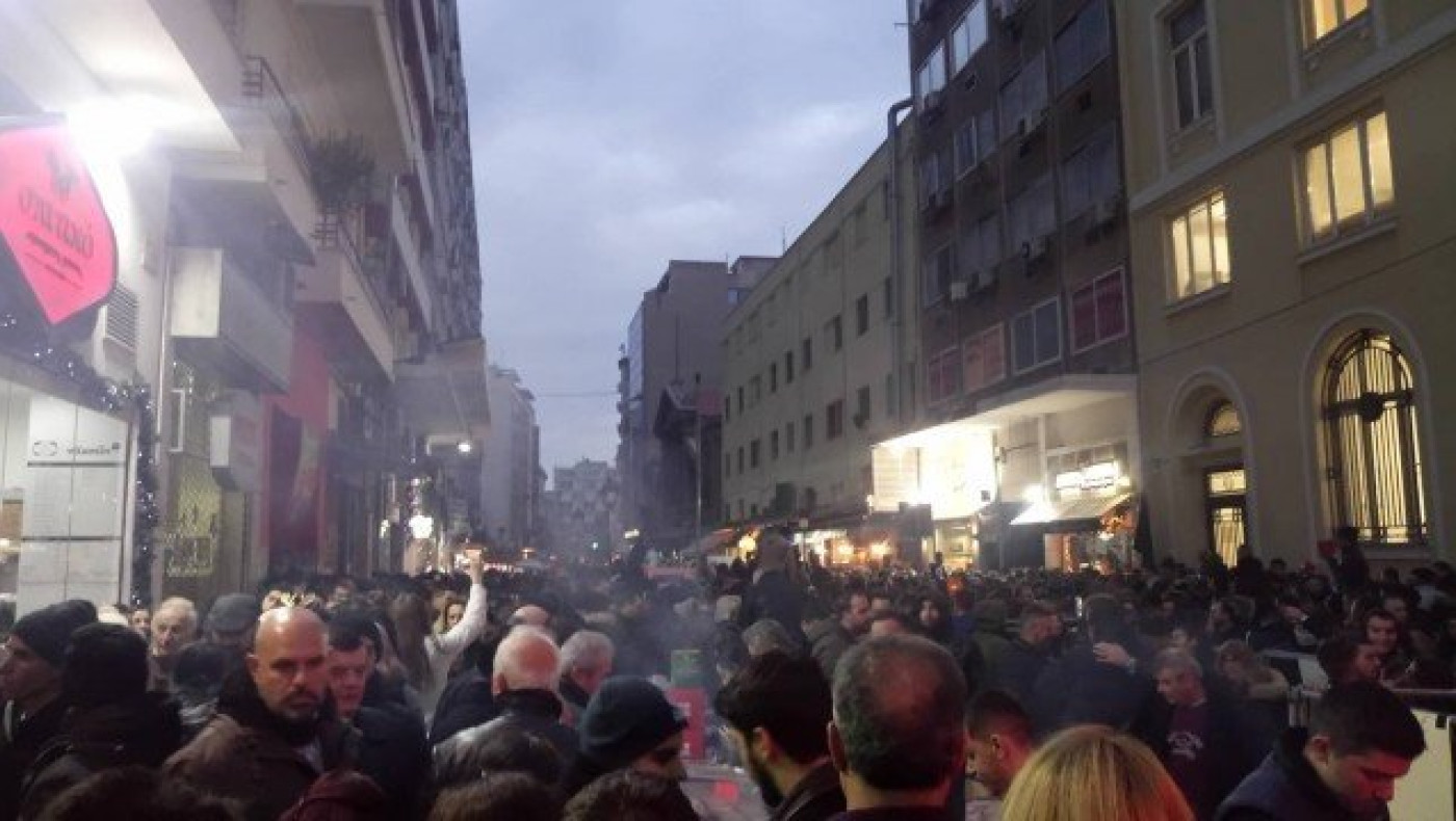 Μετά το ψήσιμο... άρχισαν τα συνθήματα του ΠΑΟΚ στο κέντρο! (vid)