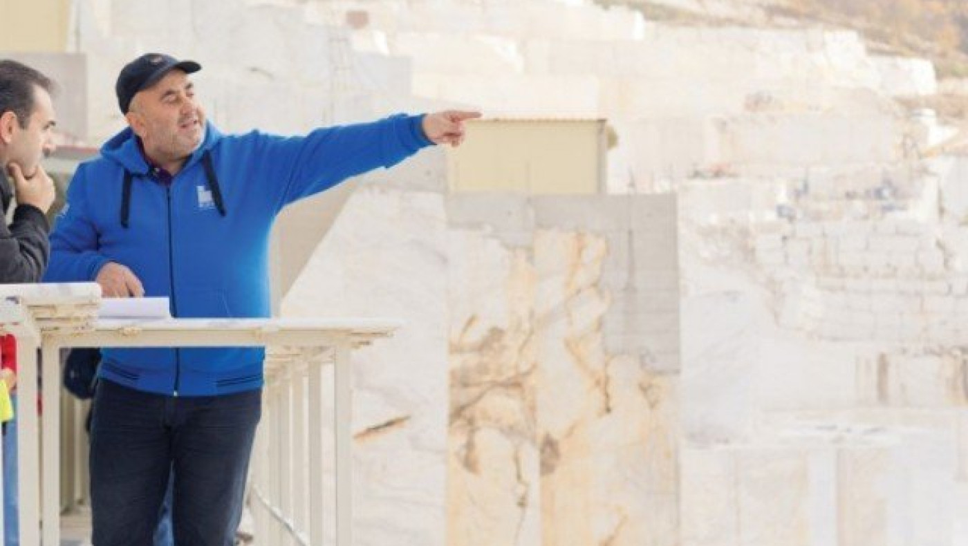 Πλήρωσε και          έφυγε για    Κίνα ο          Μπύρος