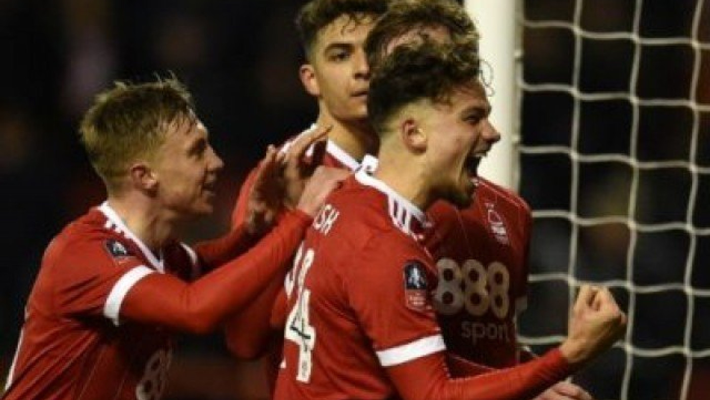 Favori & Outsider: Ποδαρικό                        με ηχηρές εκπλήξεις