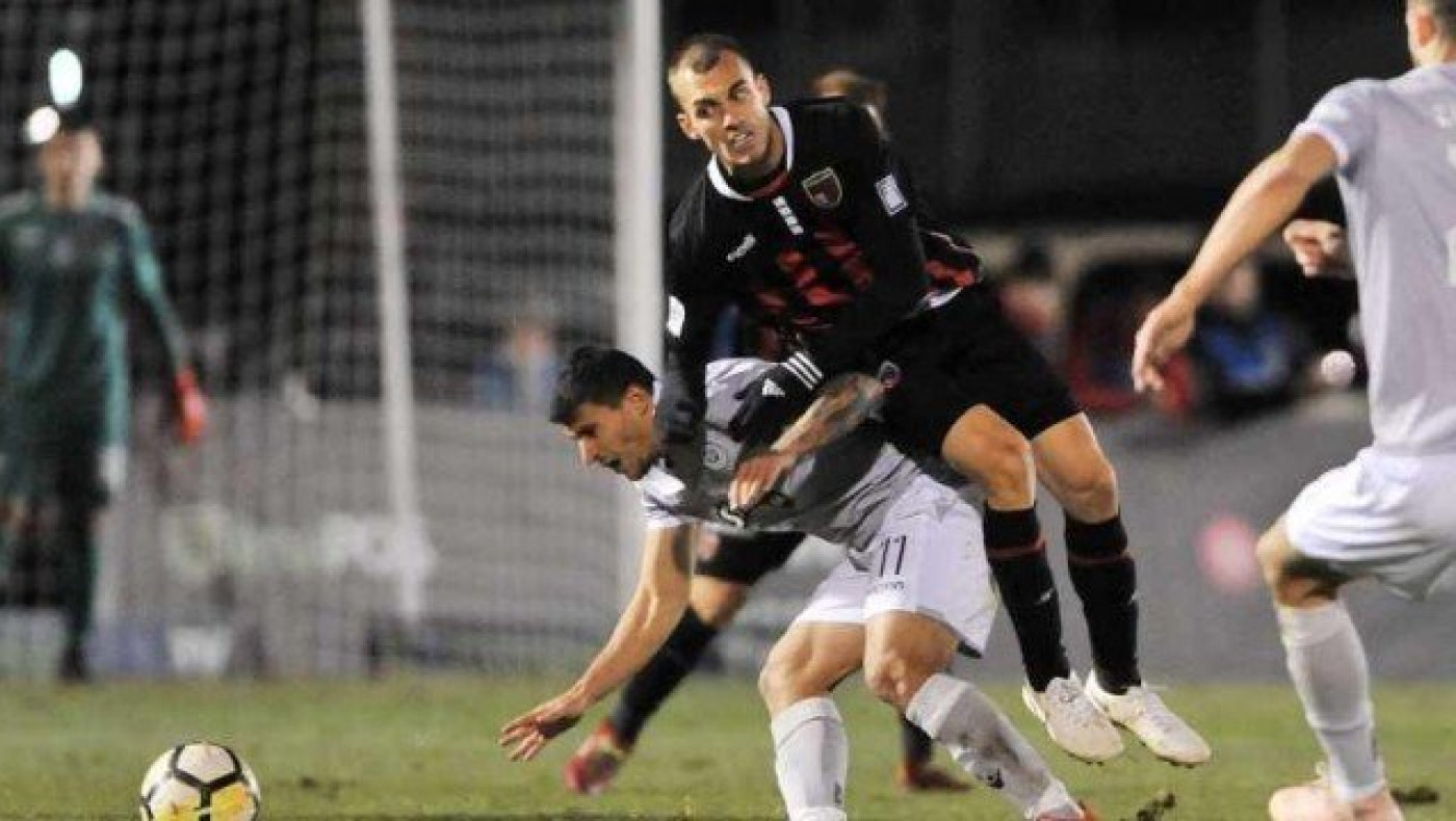 «Ιλαροτραγωδία»                             στην Πάτρα