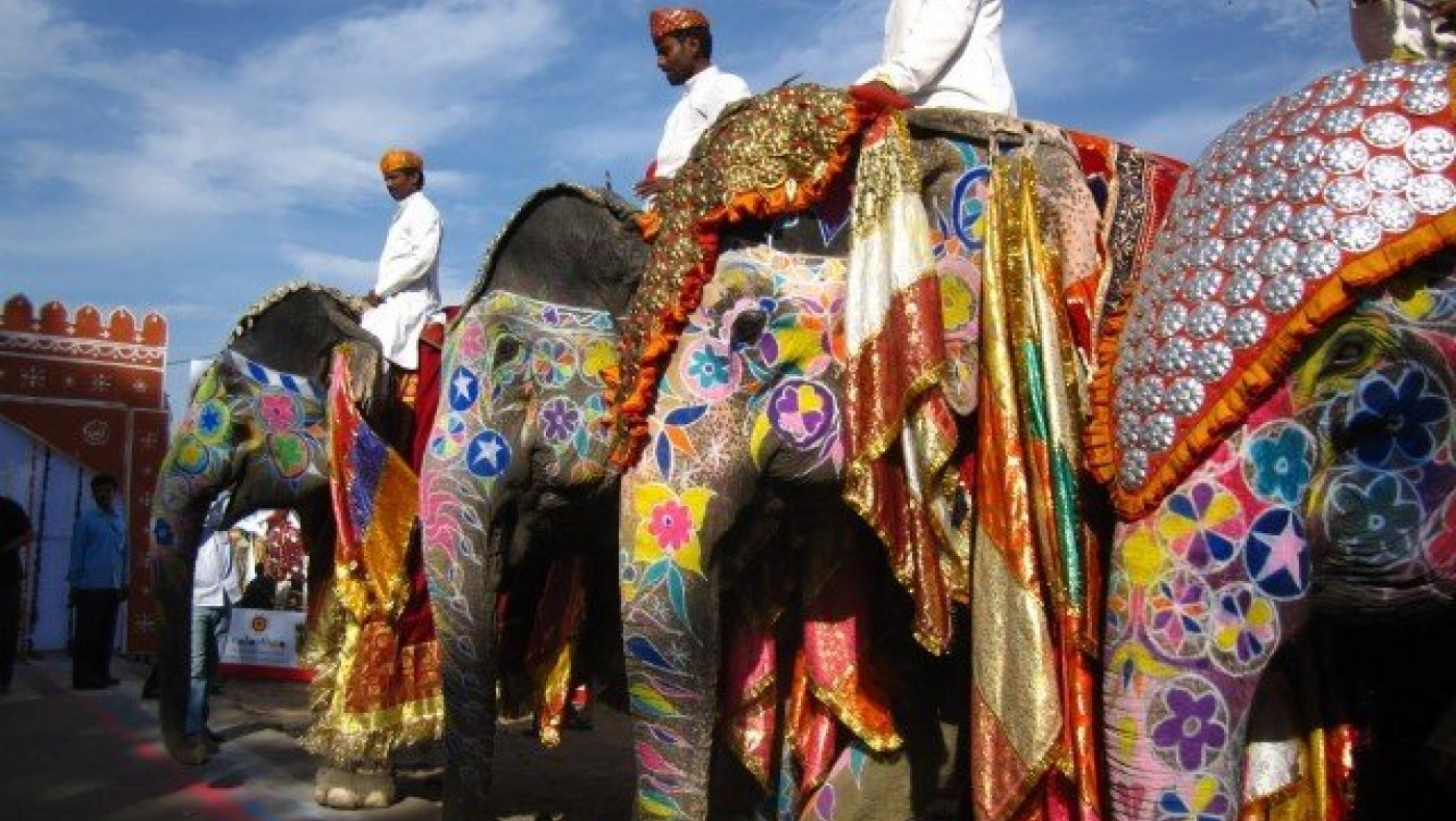 Θεσσαλονίκη: Παρέλαση... ελεφάντων στην Τσιμισκή στην 84η ΔΕΘ!
