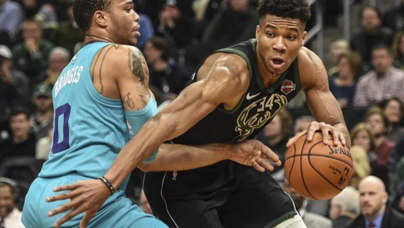 Οι Ρόκετς το ντέρμπι με τους Ράπτορς, έλαμψαν Γιάννης, Ντόντσιτς (v)