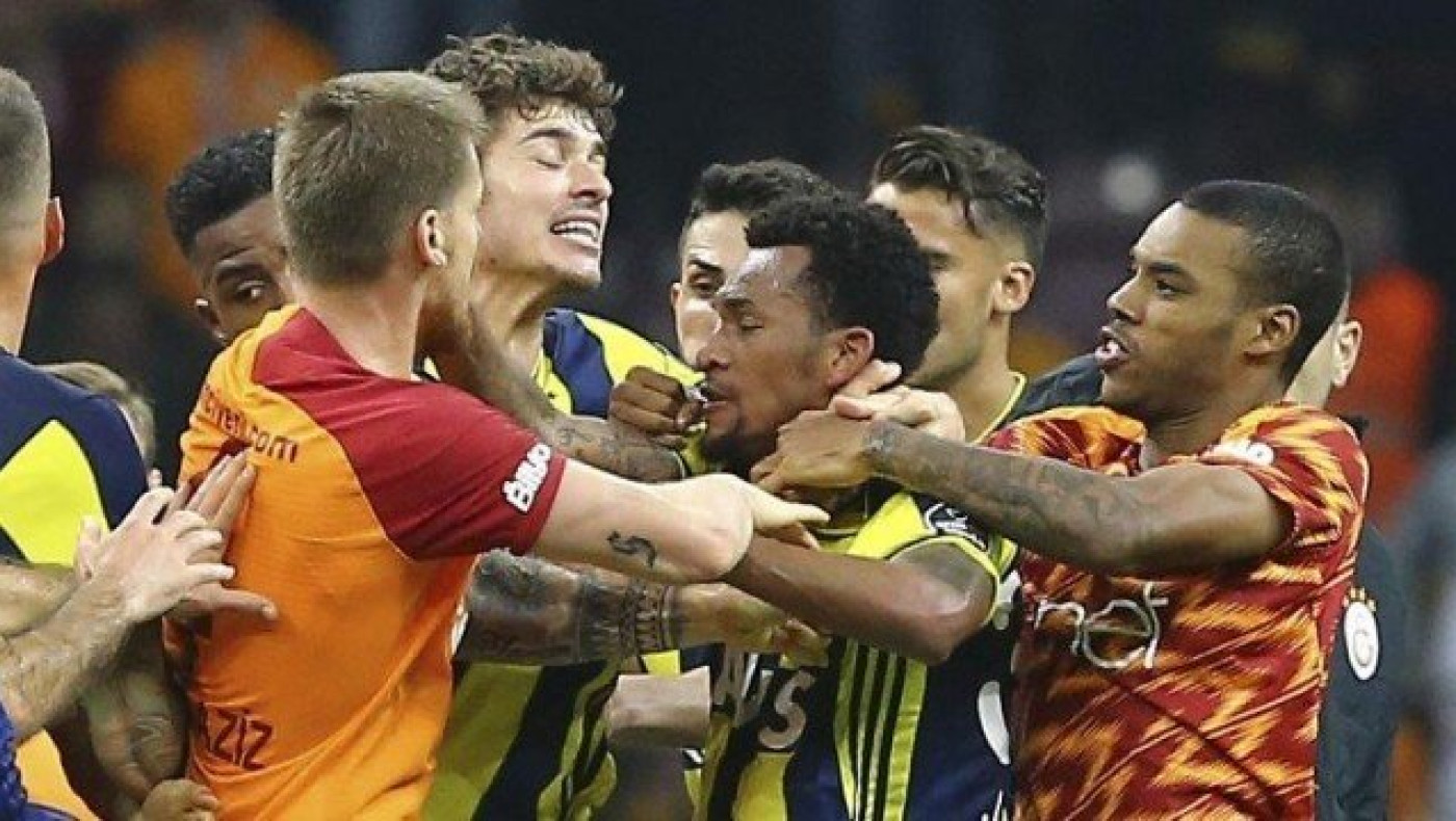 Τα «φέσια»      του ελληνικού ποδοσφαίρου, αλά τούρκα