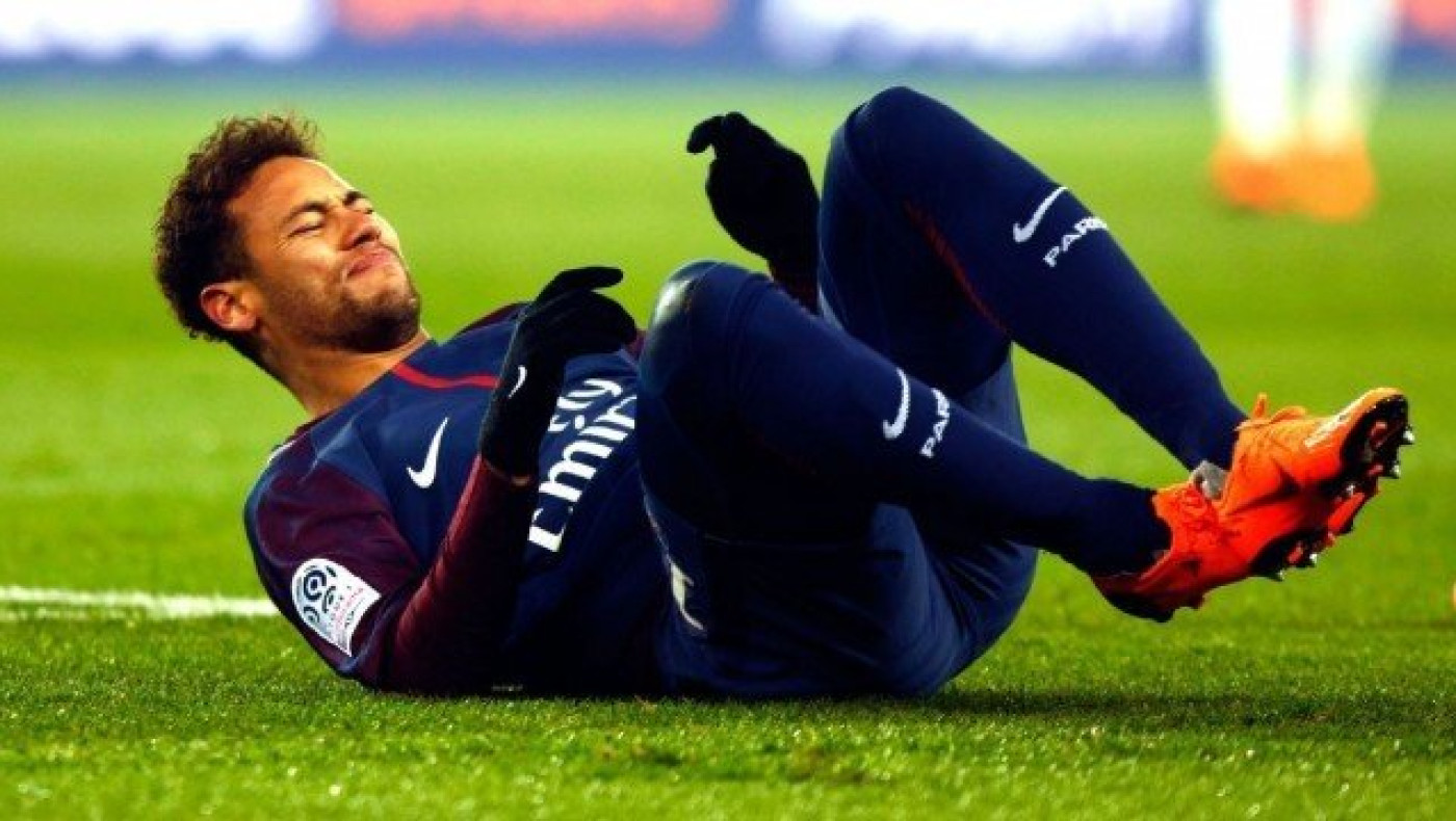 Τραυματίστηκε και αποχώρησε    με πρόβλημα ο Νεϊμάρ