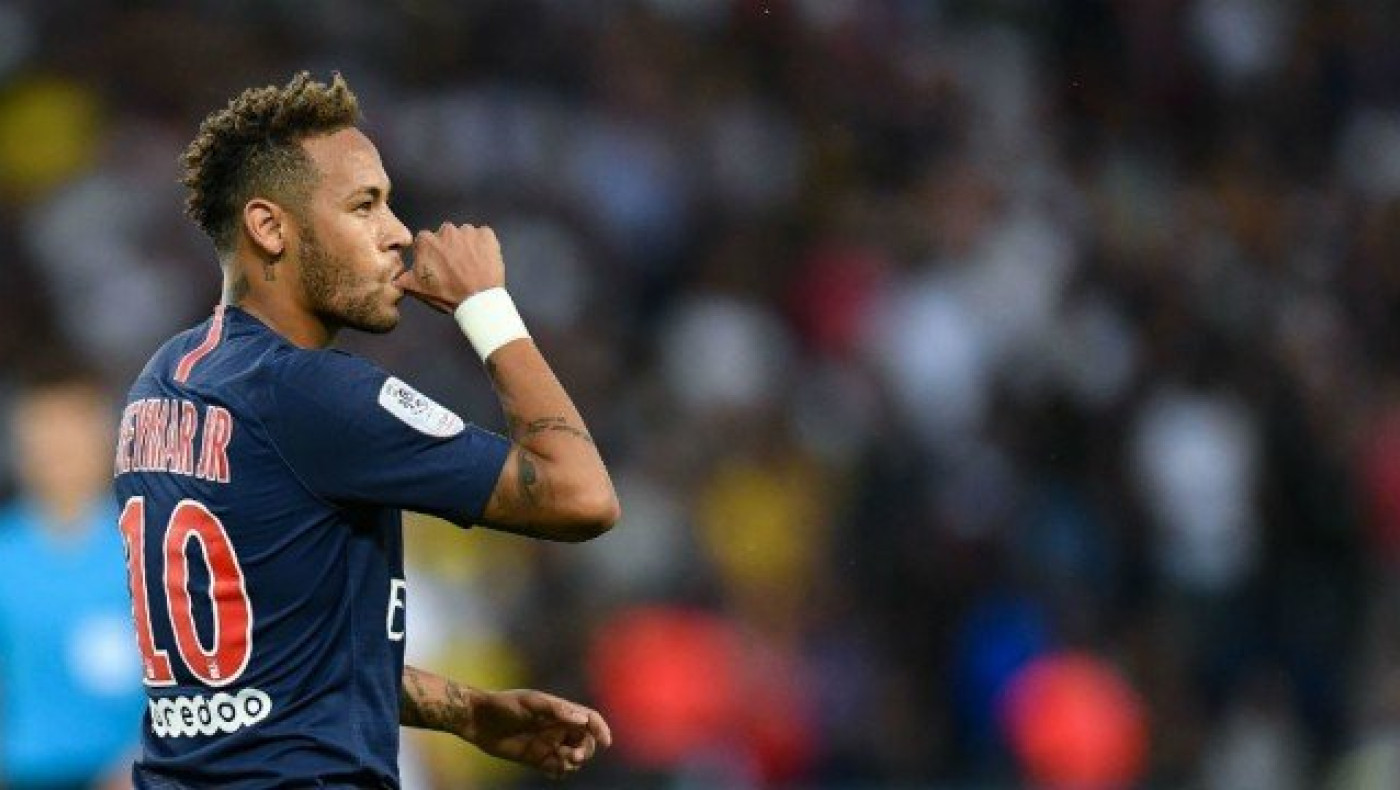 Νεϊμάρ :                     «Μη μου ζαλίζεις τα αρχ…»