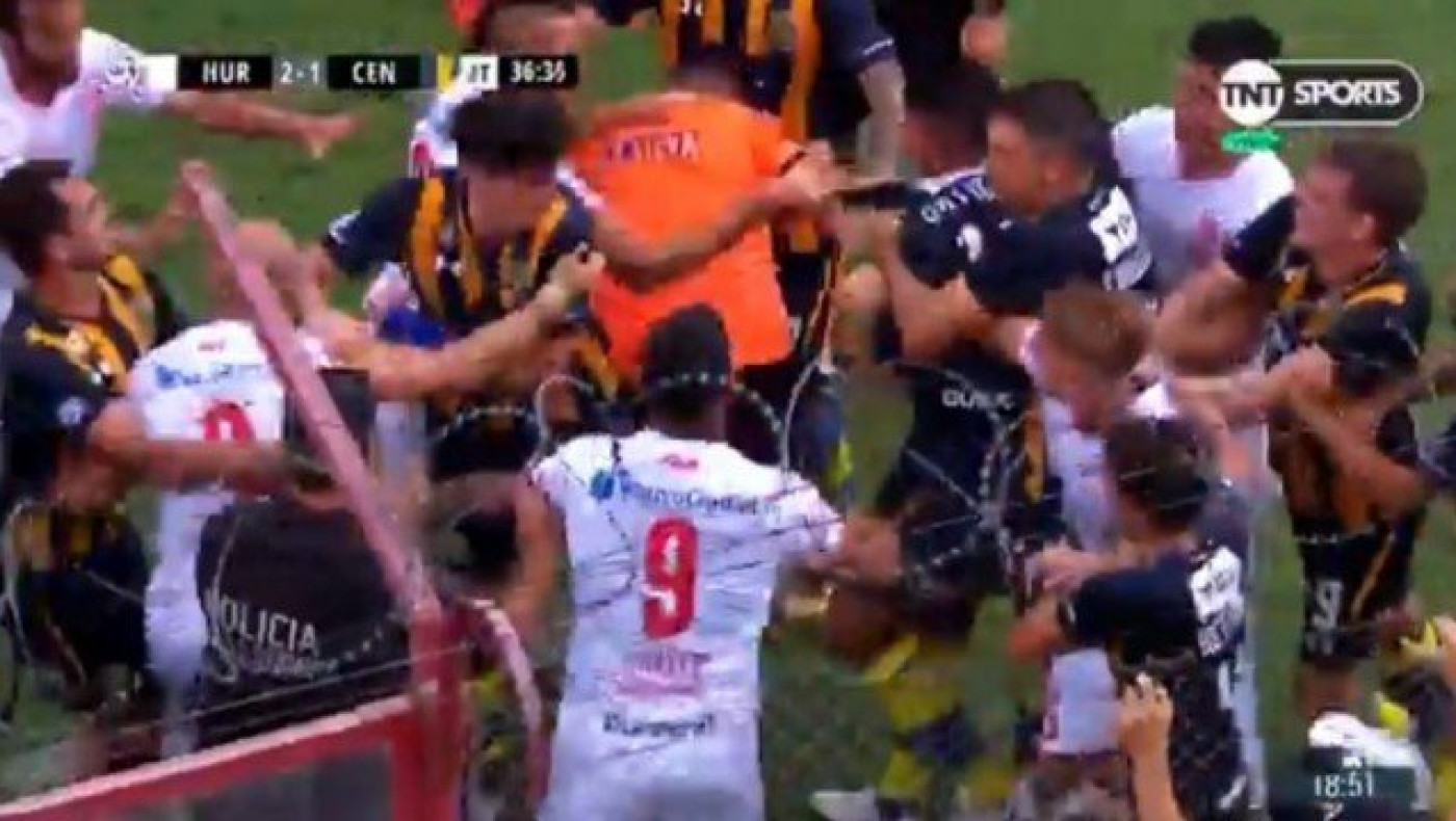 Ξύλο και των γονέων στο Ουρακάν - Ροζάριο Σεντράλ (video)