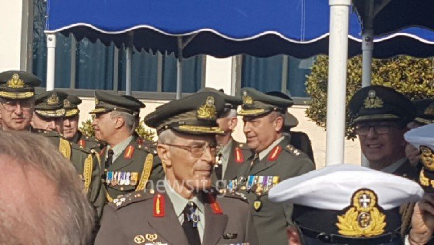 Νέα αδιαθεσία για τον νέο Α/ΓΕΣ – Αποχώρησε υποβασταζόμενος (ΒΙΝΤΕΟ)