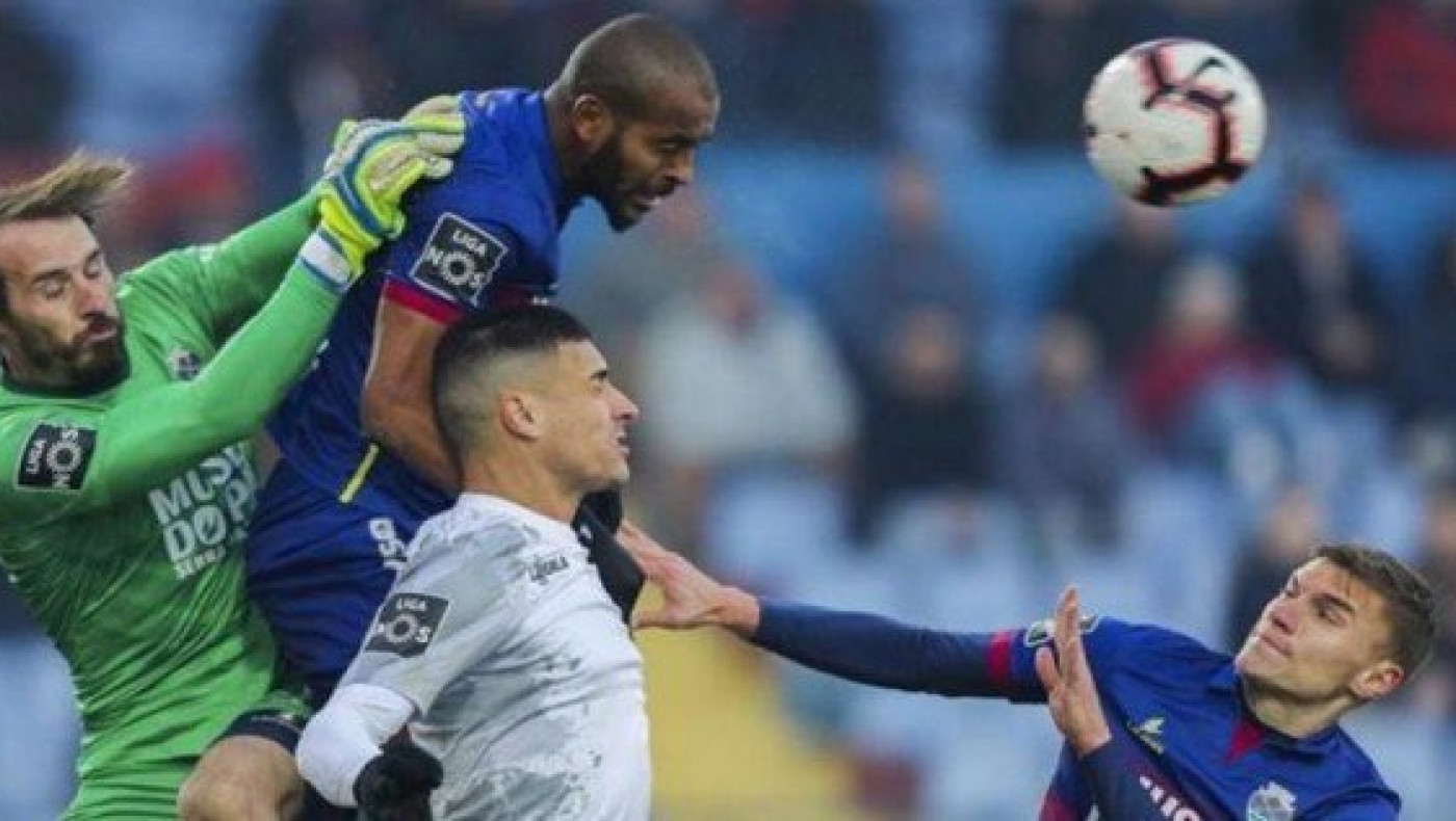 LIRA 100: Αναγεννημένη η                    Τσάβες με Τιάγκο Φερνάντες