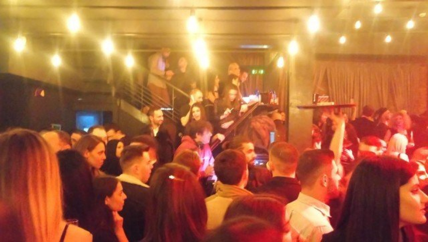 Συνέχεια και αποθέωση των νικητών από τον Σαμπάνη (vid)