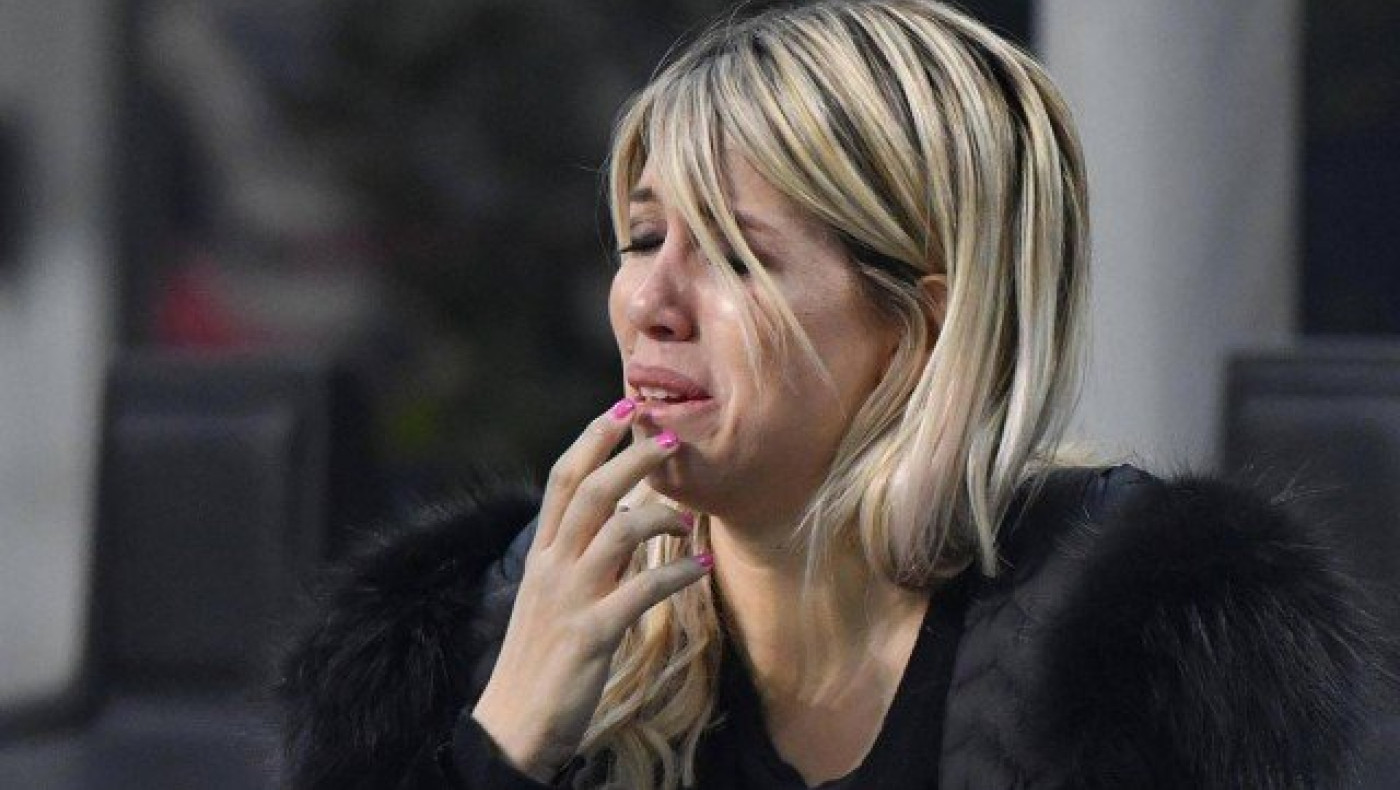 Πέτρα από οπαδούς στο αυτοκίνητο της Γουάντα Νάρα λόγω Ικάρντι