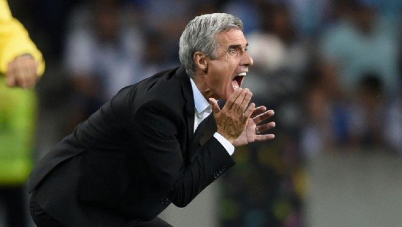 LIRA 100: Η                               Γκιμαράες δείχνει σοβαρότητα