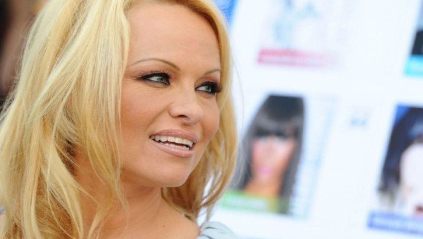 ΒOMBA στο Open: Φέρνει την Πάμελα Αντερσον ο Σαββίδης (vid)