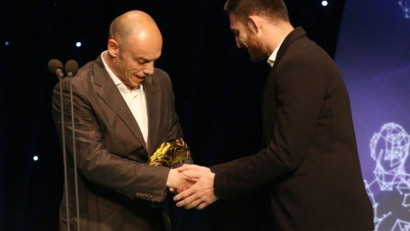 «Θεούλης» Μάνος: Δεν ήξερε ποιος είναι ο Γκώνιας!!! (ΒΙΝΤΕΟ)