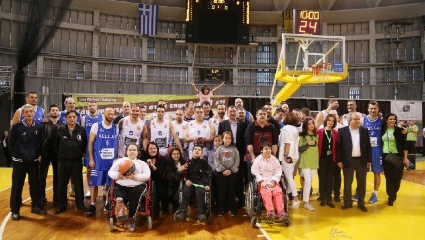 Νίκησε το “Live Without                  Bullying”! (pics/vids)