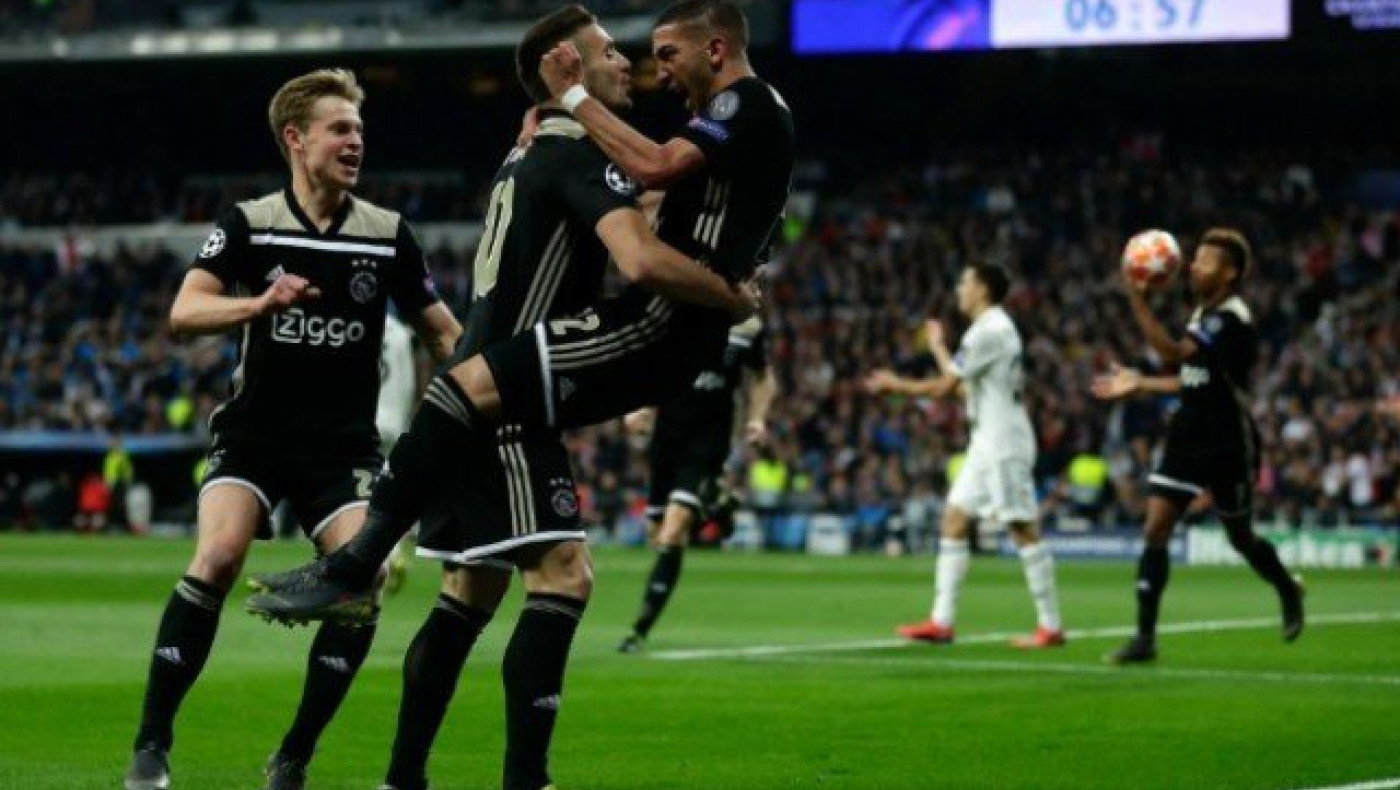 Τι    της           έκανες,       βρε            Αία;