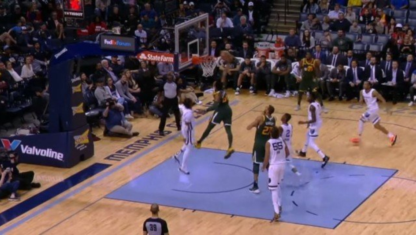 Top 10: Κορυφή με τρομερό κάρφωμα ο Μίτσελ   (vid)