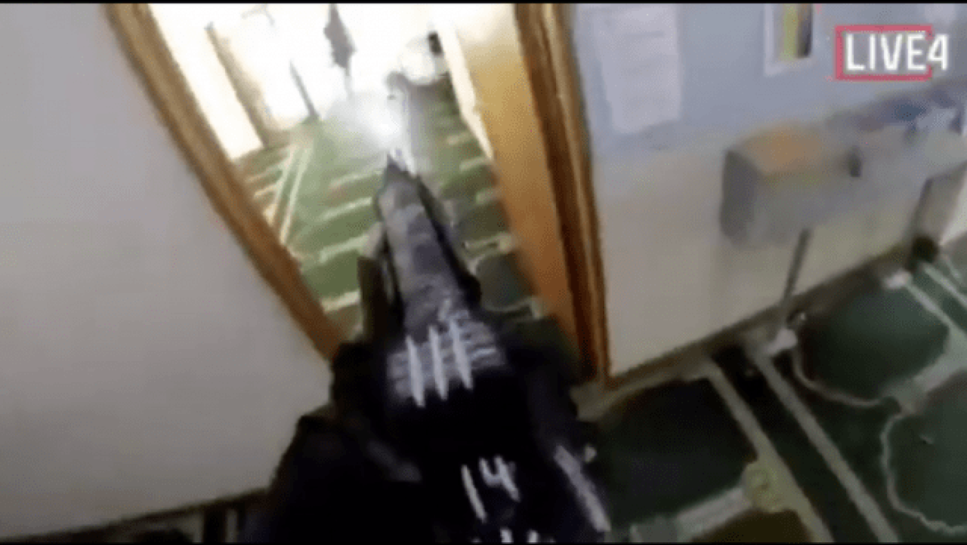 ΦΡΙΚΗ: Ο μακελάρης σκορπά τον θάνατο στο τζαμί στη Ν. Ζηλανδία (vid)