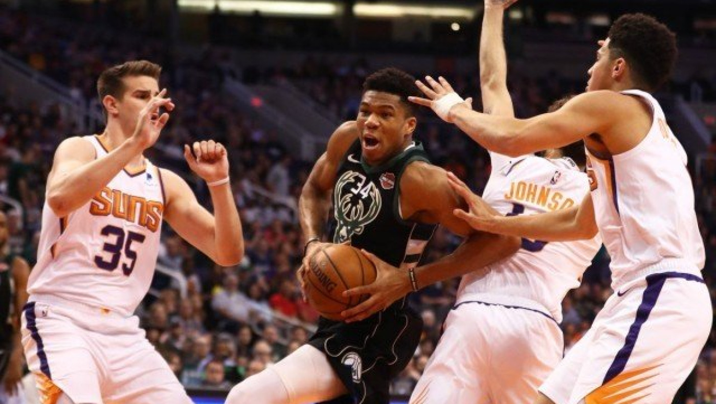 Ηττα-σοκ για τους Μπακς, το ντέρμπι του LA στους Κλίπερς (vids)