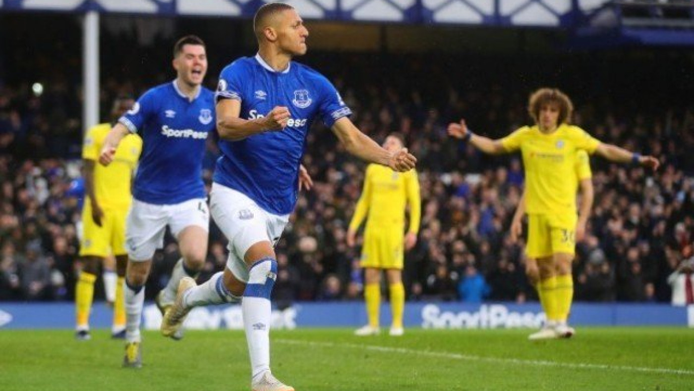 Συνεχίζει να                        απογοητεύει η Τσέλσι