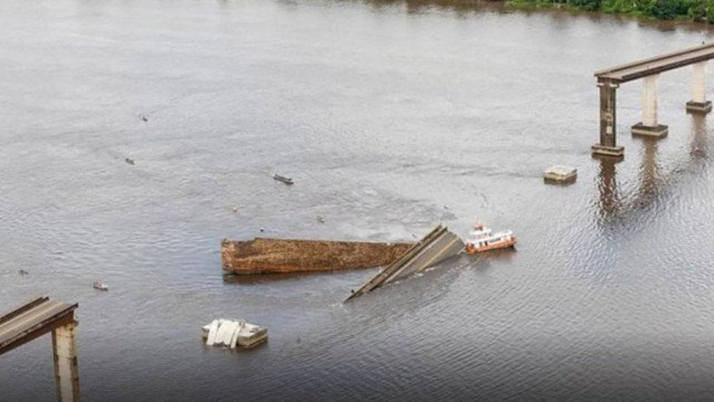 Βραζιλία: Πλοίο γκρέμισε γέφυρα   ποταμού             (vid)