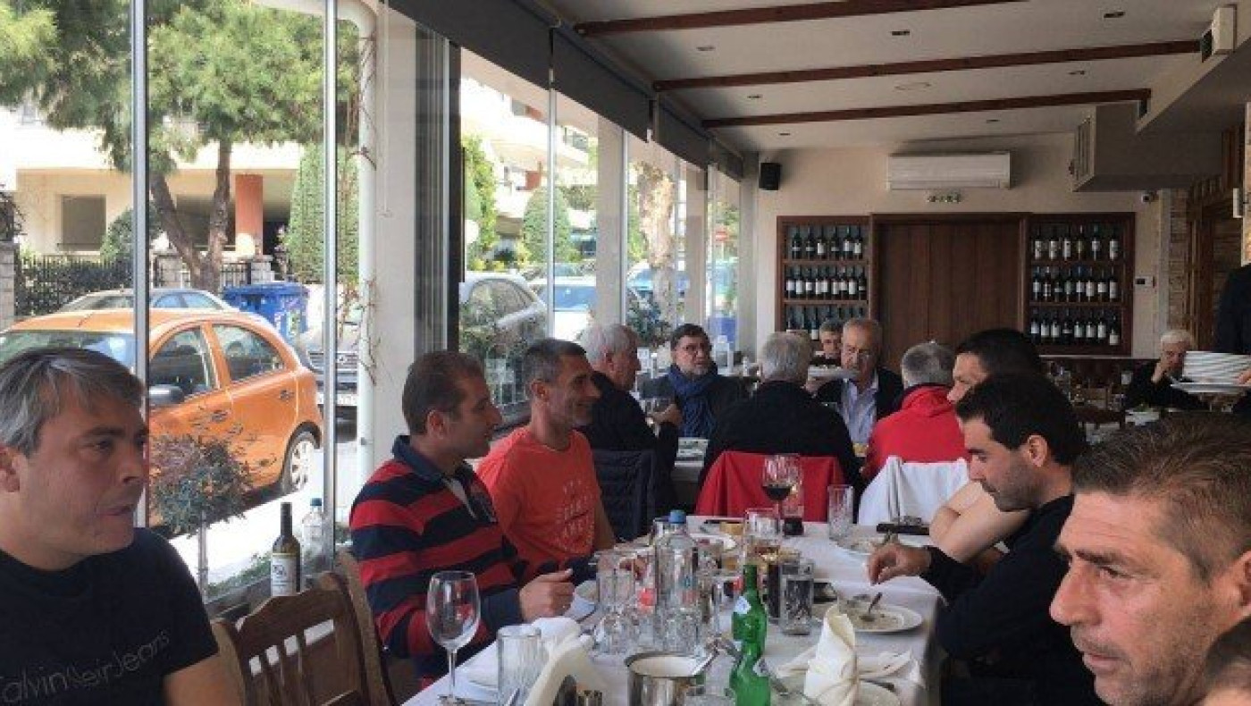 Τραπέζι για τον               ποδοσφαιρικό Αρη (pics)