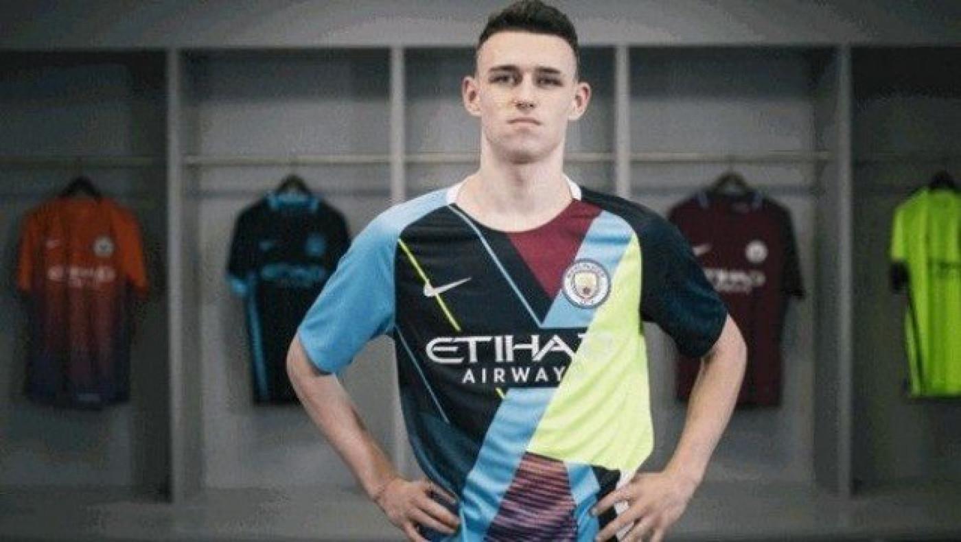 Εξωπραγματικό: Στη Σίτι χώρεσαν 9 φανέλες σε μία! (Pics)