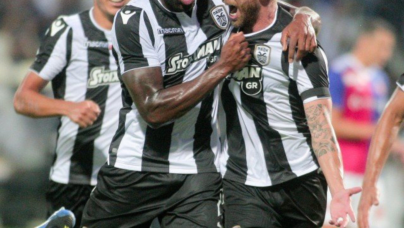 Φοβερή σκηνή: Ο   Κάνιας προσκυνούσε στα αποδυτήρια