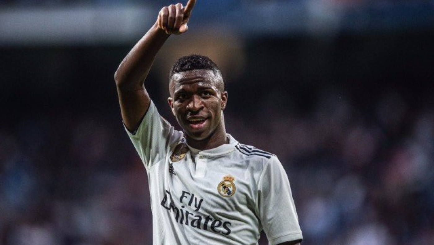 Επιστρέφει             ο                   Βινίσιους