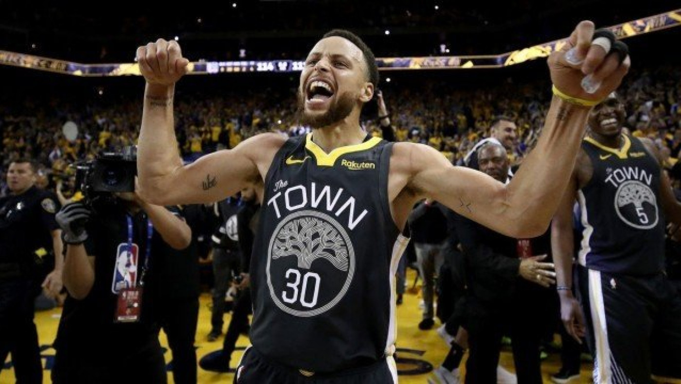 Ανατροπή και 2-0 για τους Ουόριορς             (vid)