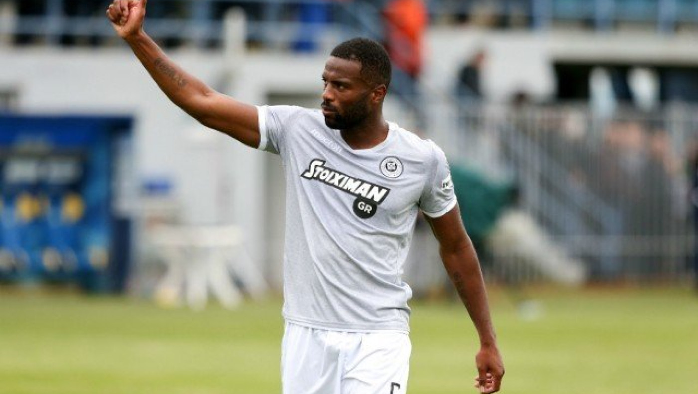 Πού έδωσε τη φανέλα του ο            Βαρέλα! (pic)