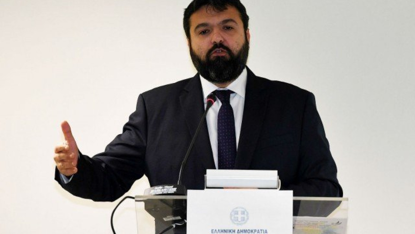 Παγώνει την αναδιάρθρωση                η κυβέρνηση