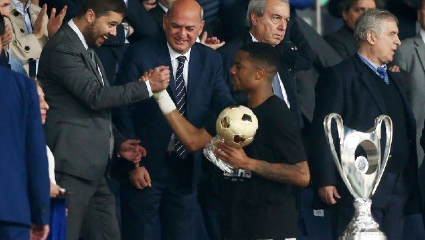 Ένας για                        όλους κι όλοι για έναν…