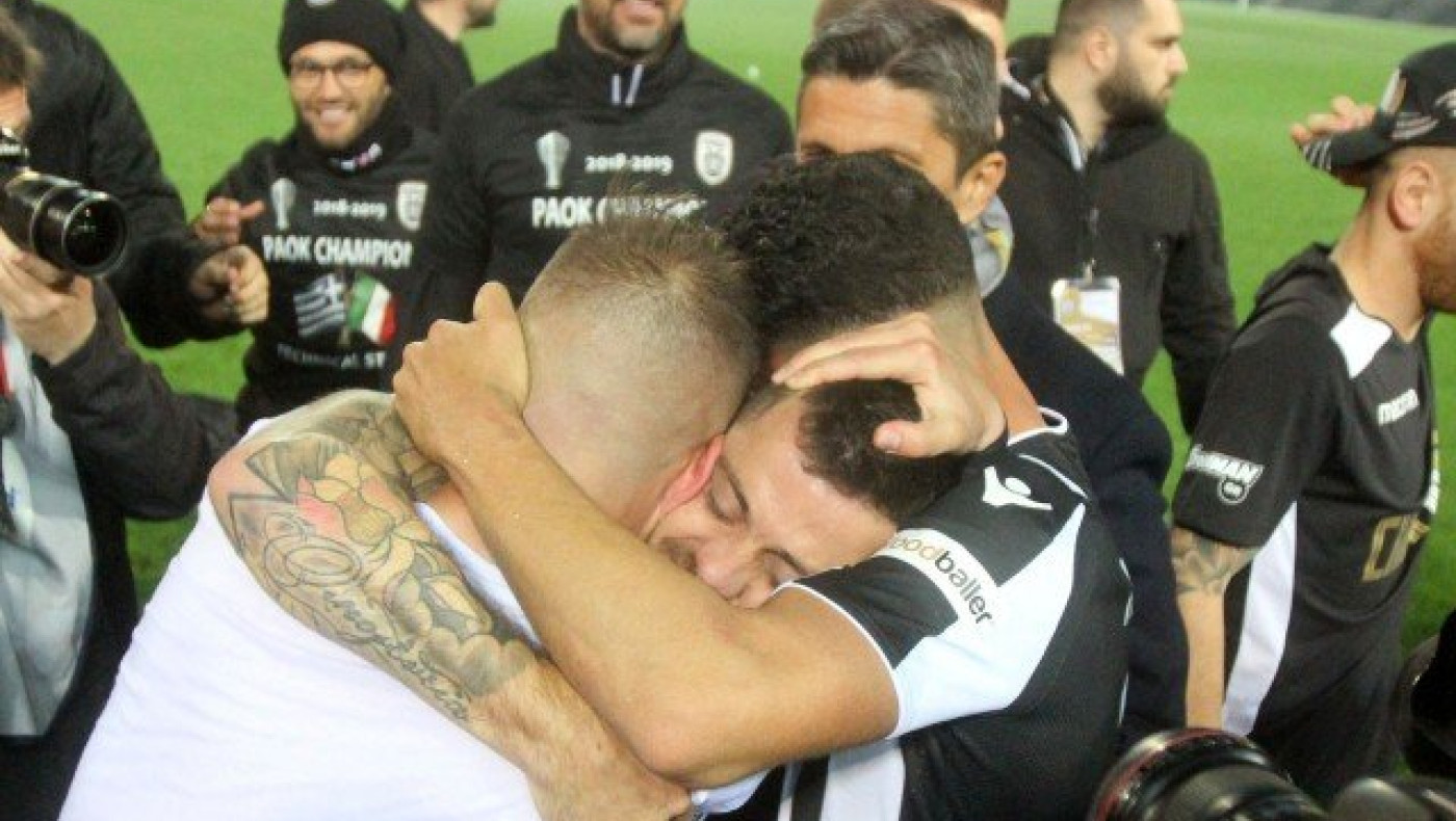 Αεροστεγή τα                    αποδυτήρια του ΠΑΟΚ!