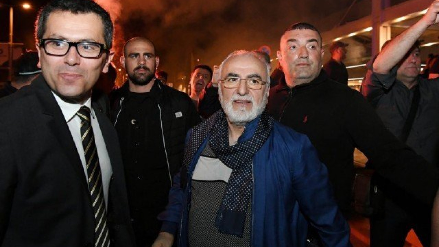 Γιορτή και στο αεροπλάνο με μαέστρο     τον Ιβάν (video)