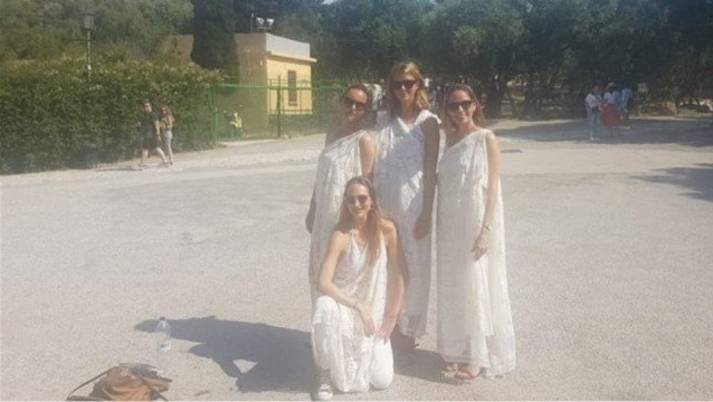 Γερμανίδες «έφαγαν πόρτα» στην Ακρόπολη λόγω... ενδυμασίας!
