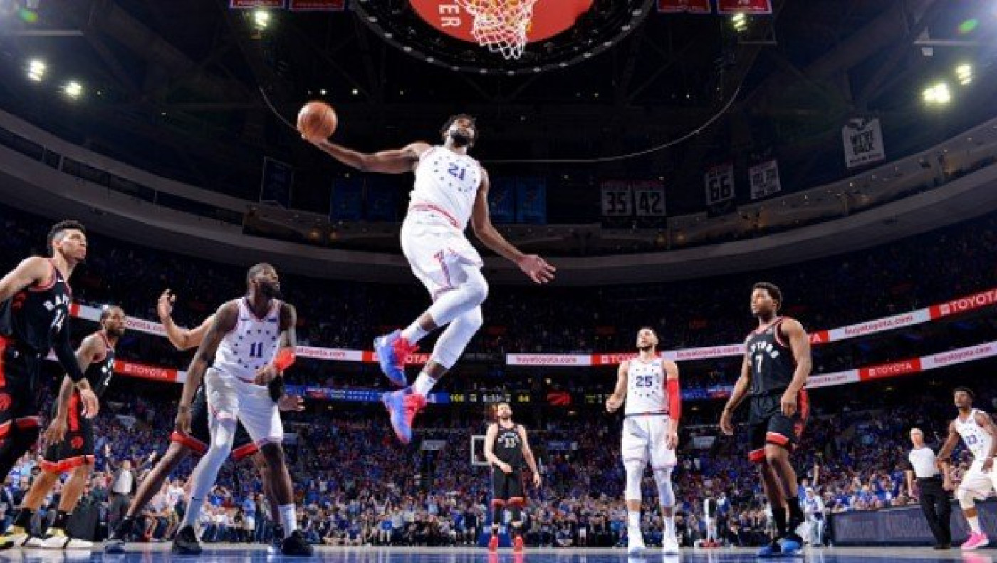 Προβάδισμα για Σίξερς με σούπερ Εμπίντ         (vid)