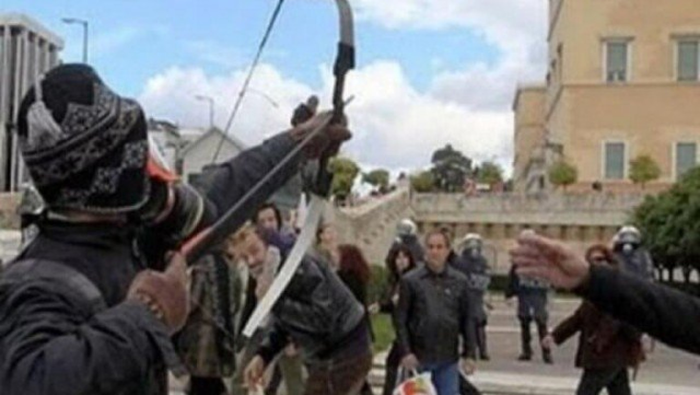 Απέδρασε από     τη φυλακή ο «τοξοβόλος του Συντάγματος»