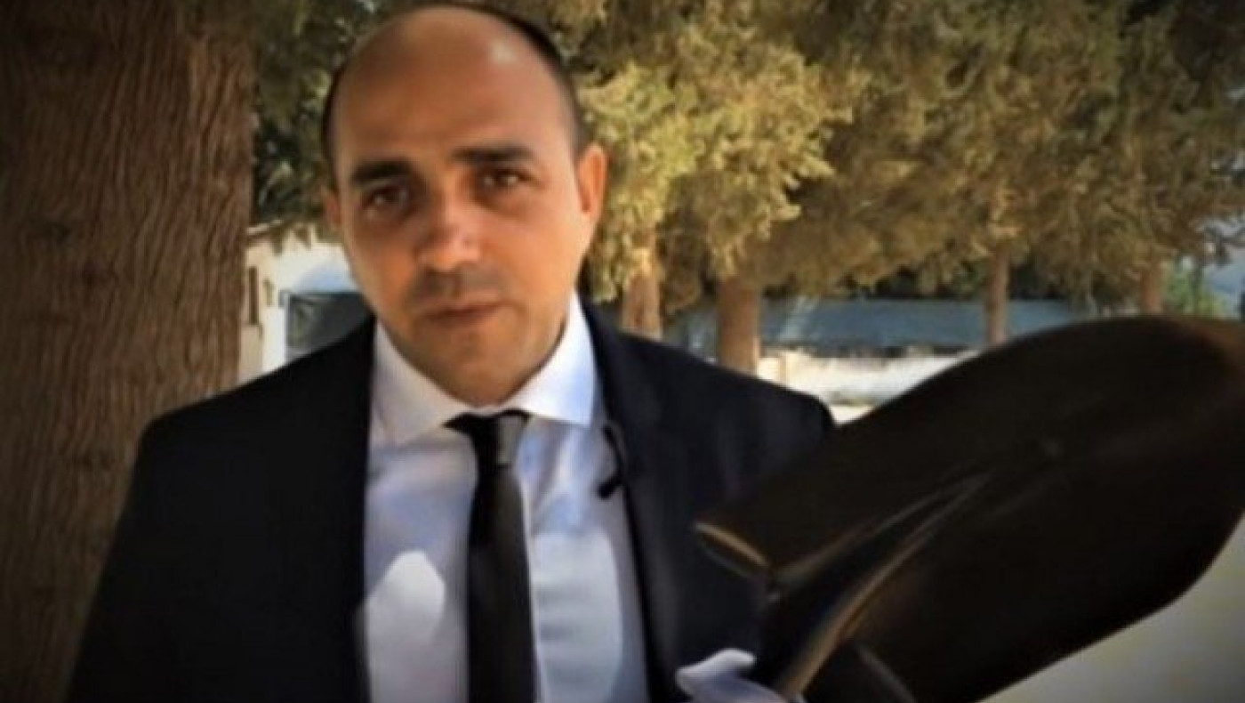 Θεσσαλονίκη: Η επική διαφήμιση νεκροθάφτη που πάει για ευρωβουλευτής