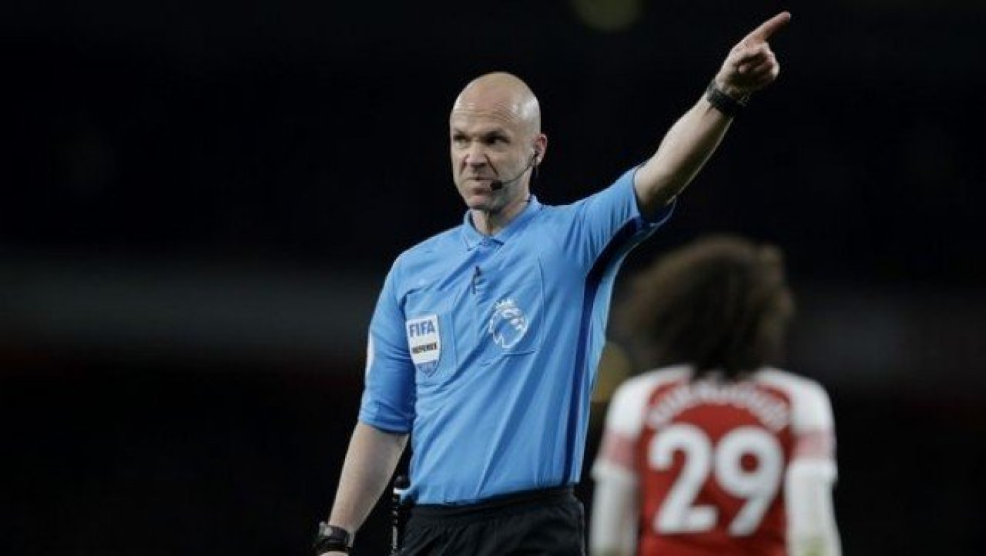 Αυτός σφυρίζει το                        Ελλάδα-Ιταλία