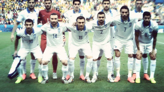 Ναι αλλά... δεν τραγουδούν δυνατά τον εθνικό ύμνο